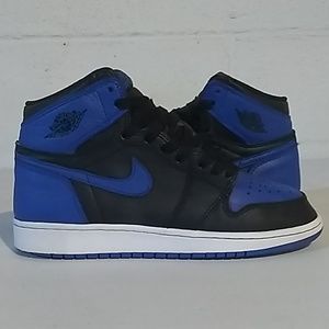Jordan retro 1 royal blue